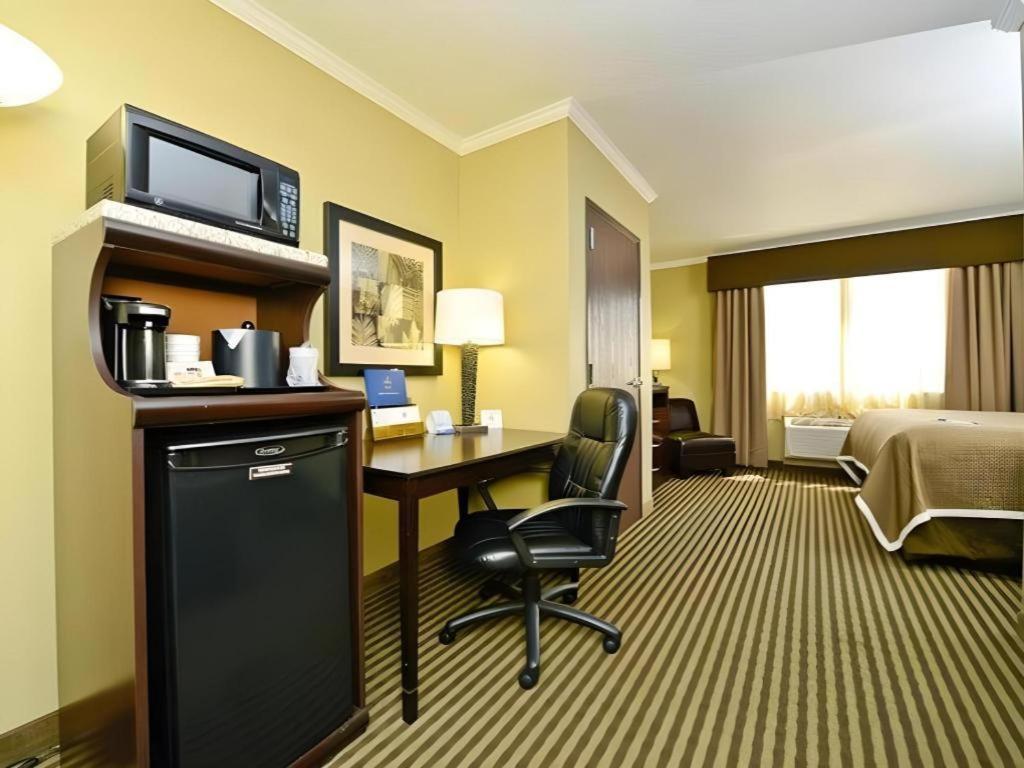 Best Western Plus Olathe Hotel Екстер'єр фото